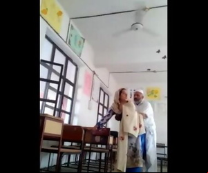德西 学校 劳工 他妈的 trainer..