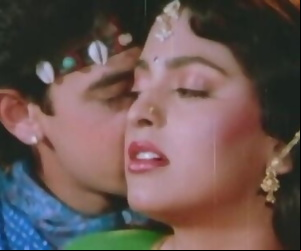 Aamir Khan Gives Juhi A..