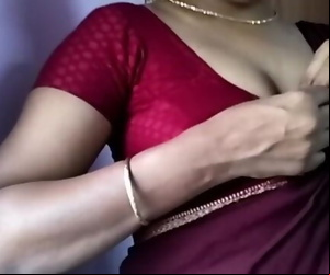 HOT TAMIL MAID IN SAREE..